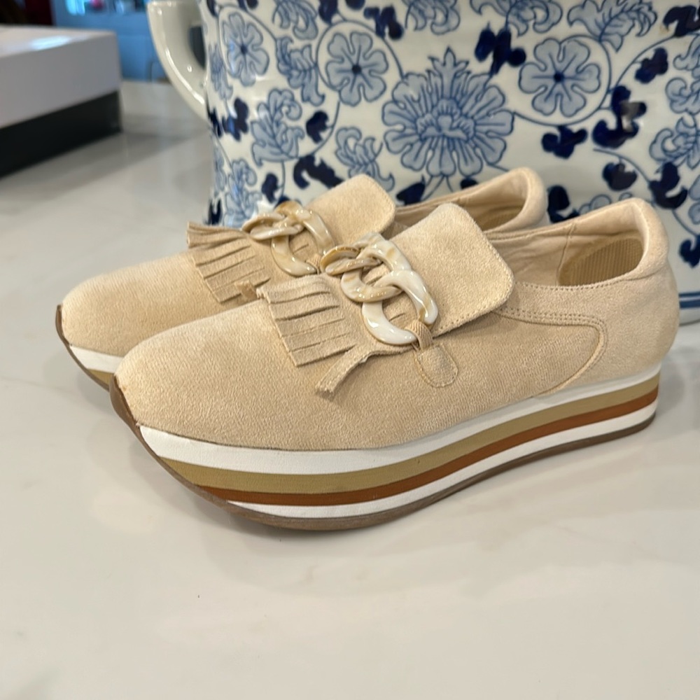 Matisse Bess women's loafers. Tan size 8